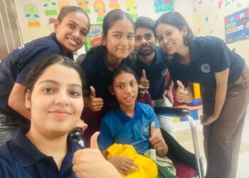 मेडिकल कॉलेज के छात्र एवं छात्राओं ने बौद्धिक विकलांग बच्चों के साथ बिताया समय