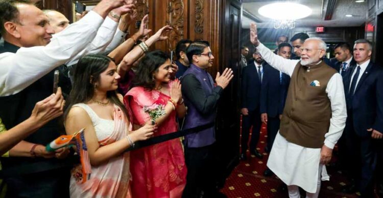 “Modi Receives Enthusiastic Welcome in Wilmington: Indian Diaspora Celebrates with Traditional Garba”