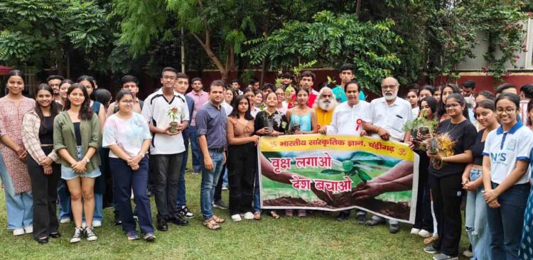 1001 पौधे रोपने के लक्ष्य के समीप पहुंची भारतीय सांस्कृतिक ज्ञान संस्था 