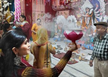 बंग भवन में बोधन, आमंत्रण और ढाक-ढोल के साथ हुई मां की पूजा