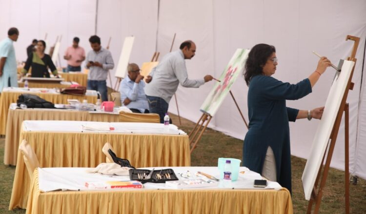 Artists brought Indian culture alive in paintings in the painting workshop conducted by Sanskar Bharti