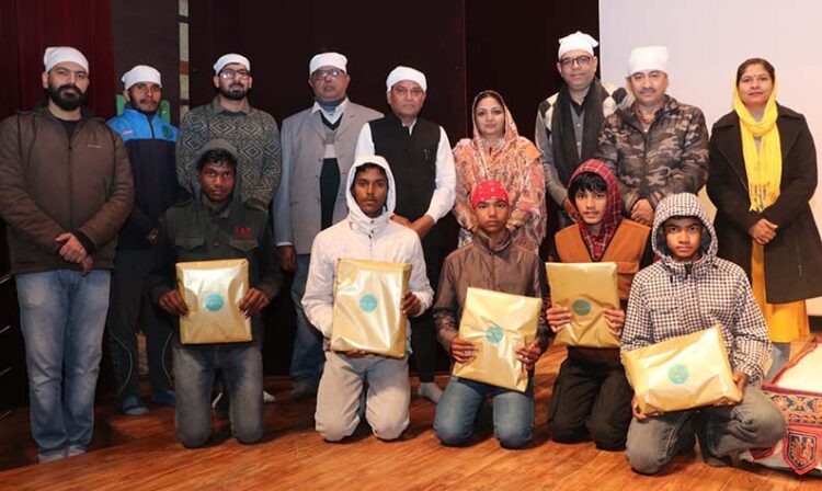 वीर बाल दिवस पर शिप्रा बंसल ने बच्चों को पुरस्कार देकर सम्मानित किया
