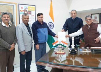 Panjab University Teachers Meet Governor Over Retirement Age Discrepancy