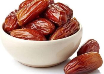 बच्चों की सेहत के लिए अमृत समान है दूध में उबले खजूर, जानें इसके अद्भुत फायदे