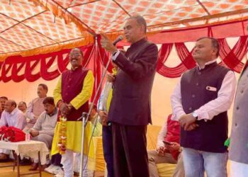 मलोया जनता दरबार में संजय टंडन ने सुनी लोगों की समस्याएं