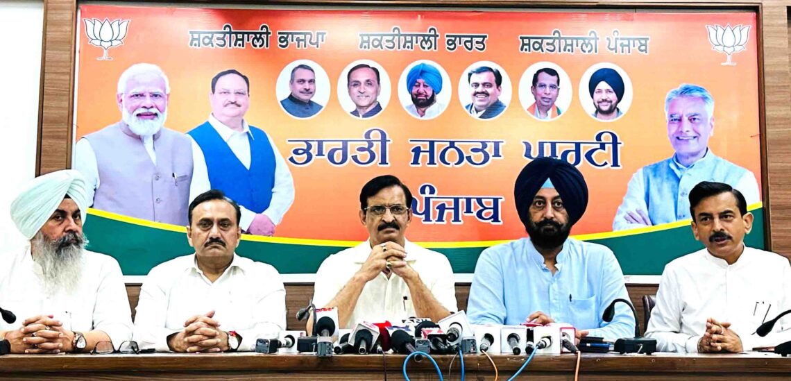 भाजपा ने ‘सेवादार अभियान’ रोकने पर आप सरकार को घेरा