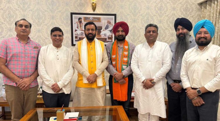 भाजपा में शामिल हुए पूर्व अकाली नेता रणजीत सिंह गिल: सुखबीर बादल के रहे करीबी, हरियाणा CM नायब सैनी के निवास पर थामा कमल