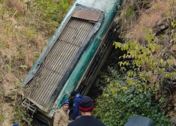 अल्मोड़ा में दर्दनाक सड़क हादसा, बस खाई में गिरी; कई की मौत, अनेक घायल