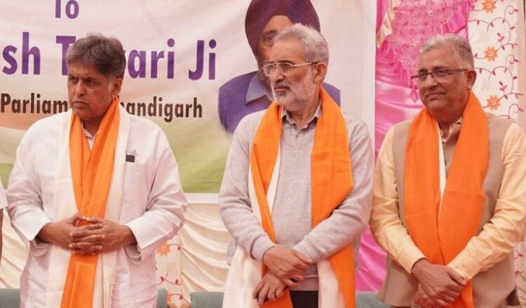 हाउसिंग सोसाइटीज के निवासियों से मिले सांसद मनीष तिवारी, प्रशासन की ‘लालफीताशाही’ के खिलाफ उठाई आवाज