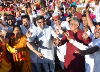 चंडीगढ़: कुमाऊं सभा के भव्य ‘होली मिलन समारोह’ में बिखरे लोक संस्कृति के रंग, छोलिया नृत्य और पारंपरिक गीतों पर झूमे लोग