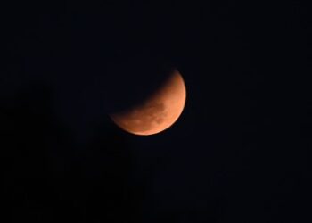 Dazzling ‘Blood Moon’ Graces the Night Sky; India Celebrates Chandra Grahan During Holi