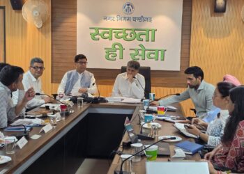 MP Manish Tewari Orders Immediate Water Audit and Reviews Vending Zones at Chandigarh District Advisory Meeting