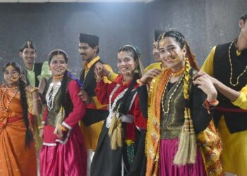 टैगोर थियेटर में उत्तराखंडी संस्कृति की झलक, ‘म्यर मुल्क मेरी पहचान’ कार्यक्रम में लोक कलाकारों ने बांधा समां