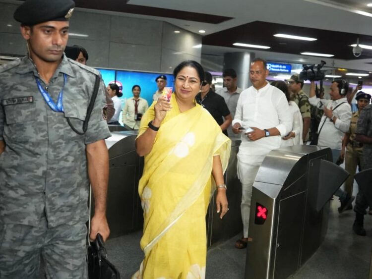 Delhi CM Rekha Gupta Launches ‘Metro Monday’ Initiative to Promote Public Transport and Fuel Conservation