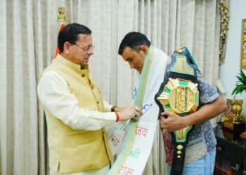 मुख्यमंत्री पुष्कर सिंह धामी ने एमएफएन लाइटवेट विश्व चैंपियन दिगंबर सिंह रावत को दी बधाई