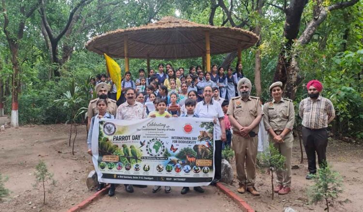 विश्व तोता दिवस और अंतरराष्ट्रीय जैव विविधता दिवस पर चंडीगढ़ बर्ड सैंक्चुरी में जागरूकता कार्यक्रम आयोजित