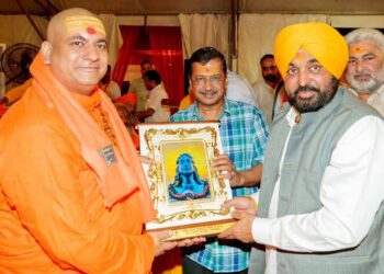 Kejriwal and CM Mann Join Thousands in Pathankot for ‘Ek Shaam Bhagwan Shiv Ke Naam’; Announce New Pilgrim Routes & Direct Transfers