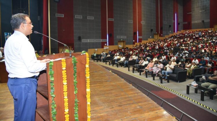 डीसीआरयूएसटी के दीक्षारंभ कार्यक्रम में कुलगुरु का आह्वान: केवल डिग्री नहीं, विकसित भारत के निर्माण का संकल्प लें विद्यार्थी