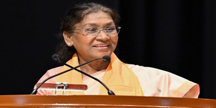 सोशल मीडिया पर केवल जानकारी नहीं, जनता की चिंताओं को भी सुनें : राष्ट्रपति द्रौपदी मुर्मू