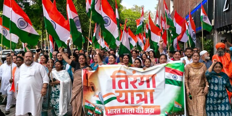 भाजपा की भव्य तिरंगा यात्रा में उमड़ा जनसैलाब, सेक्टर-17 प्लाजा राष्ट्रभक्ति के रंग में रंगा