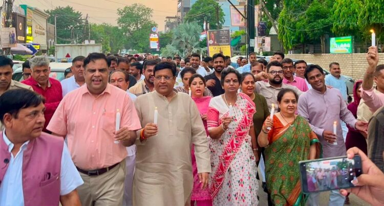 ‘वंदे मातरम्’ विवाद पर हरियाणा भाजपा का प्रदेशव्यापी कैंडल मार्च, कांग्रेस से मांगा जवाब