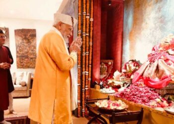 PM Modi Visits Union Minister Piyush Goyal’s Residence for Ganpati Darshan