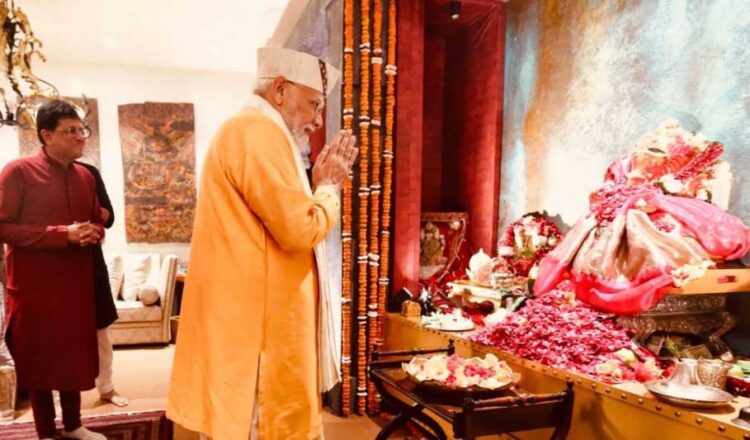 PM Modi Visits Union Minister Piyush Goyal’s Residence for Ganpati Darshan